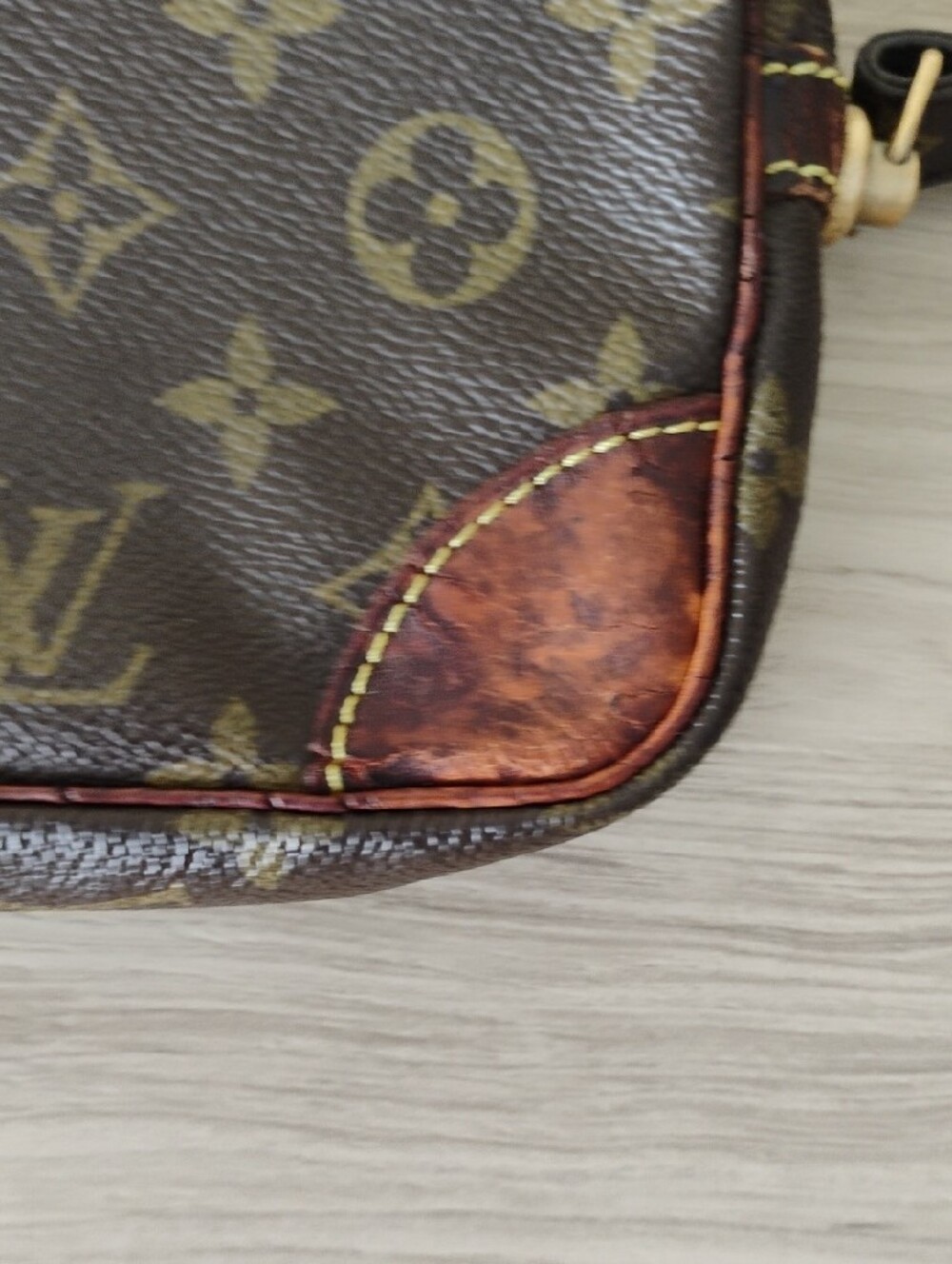 AuthenticLouis Vuitton Monogram Canvas Wristlet Clutch in Brown with Tan Accents - Picture 5 of 14
